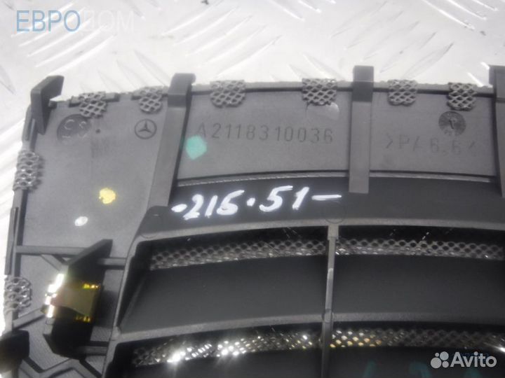 Накладка парприза mercedes W211 s1107552