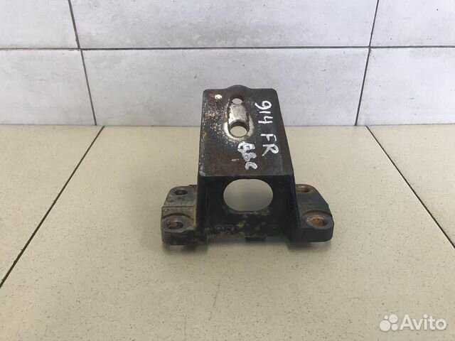 Кронштейн двигателя правый Hi Lux 2015