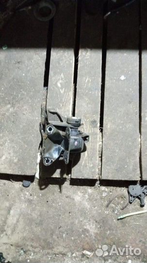 Опора двигателя передне левая (Mazda CX-7)