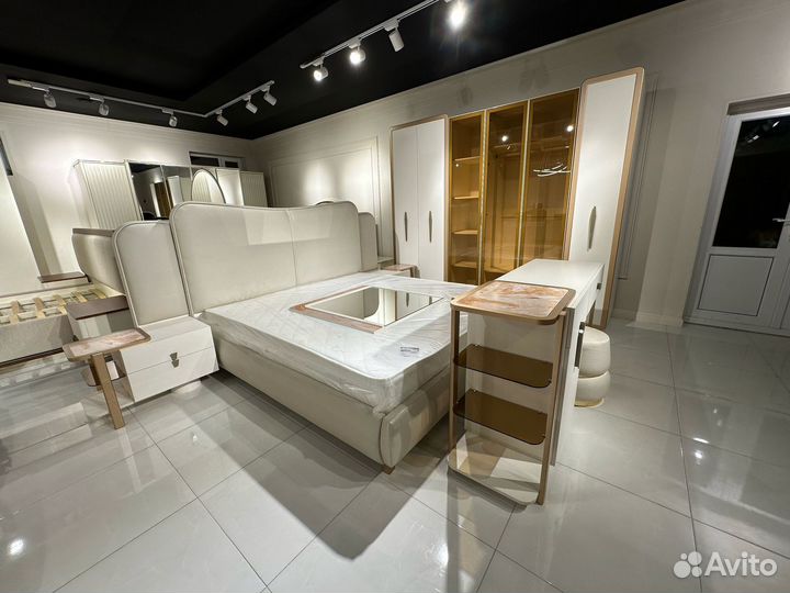 Спальный гарнитур