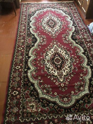 Ковры: 1.Бордовый 1,7*3,7м; 2.Красный 2*3м