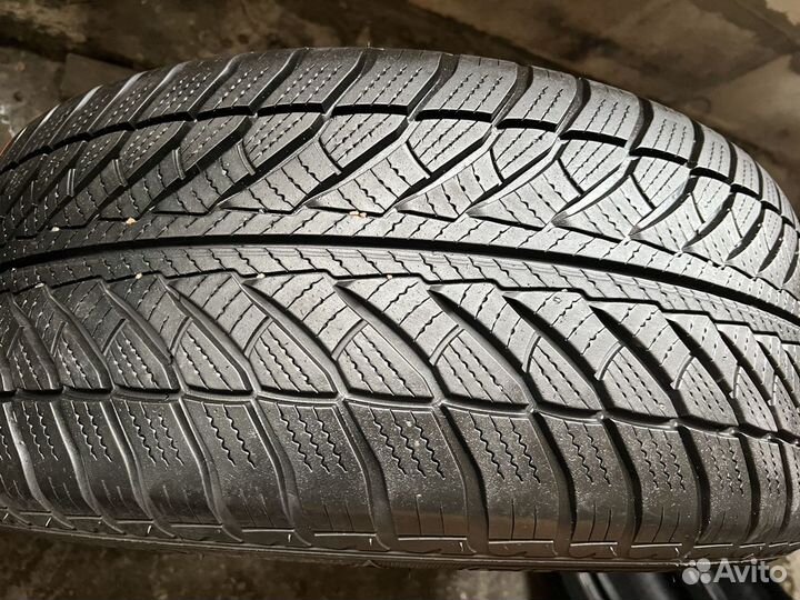 Goodyear UltraGrip 255/50 R19