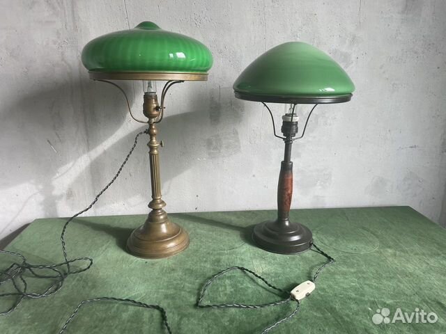 Лампа настольная с зеленым плафоном