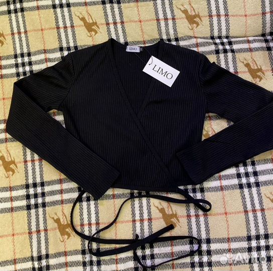 Кофта на завязках новая