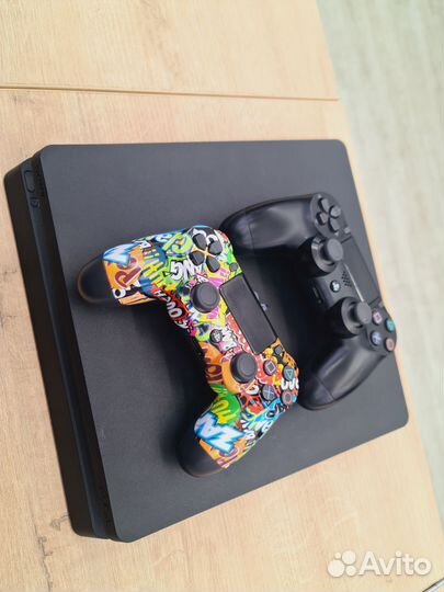 Sony PlayStation 4 Slim 1000gb 3ревизия 2 геймпада