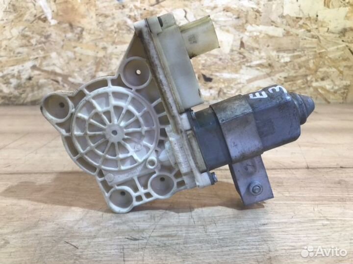 Мотор стеклоподъемника задний левый Bmw 7-Series