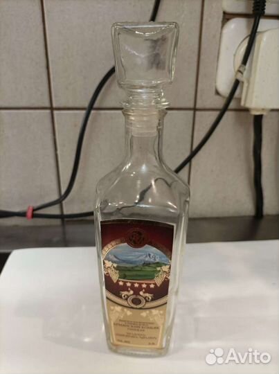 Бутылки и коробки из под алкоголя