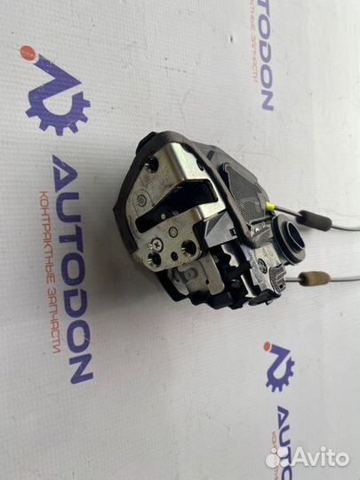 Замок двери задний левый Toyota Camry ACV40