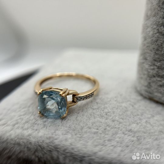 Золотое кольцо 585 с топазом