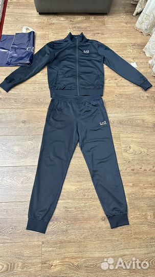 Спортивный костюм Emporio Armani EA7