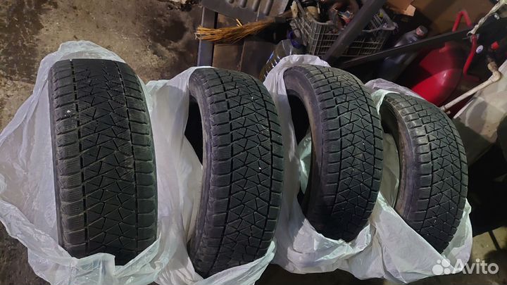 Bridgestone Blizzak DM-V2 225/55 R18
