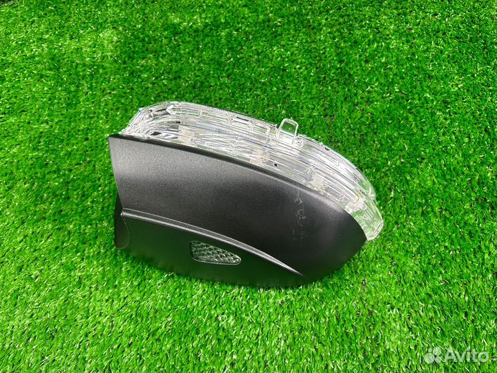 Поворотник в зеркало левый VW passat B7 VAG