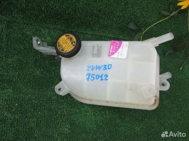 Бачок расширительный Toyota Prius ZVW30 2ZR-FXE