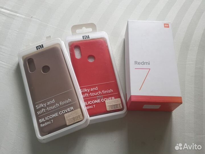 Коробка и чехлы от Redmi 7