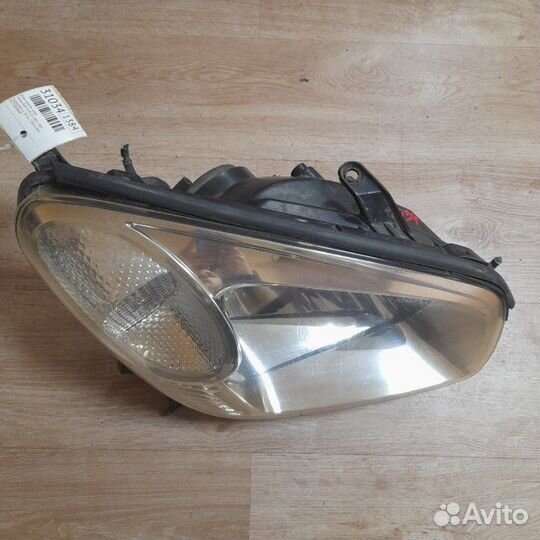 Фара галоген правая Toyota Rav4 20 CA 2003-2005