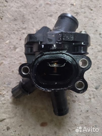 Корпус термостата Volvo S40 ll 2.4
