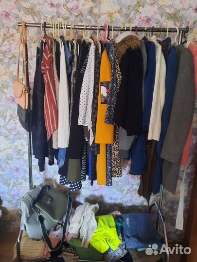 Вещи женские много р 42-44 цена за все
