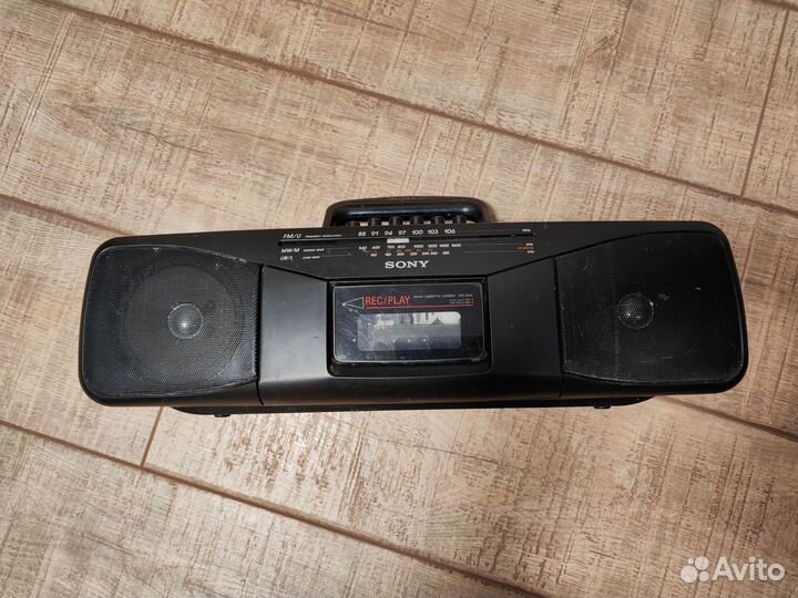 Однокассетный магнитофон Sony