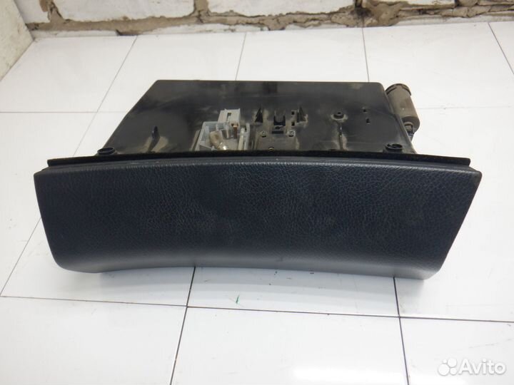 Бардачок Mercedes W220 S Class