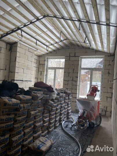 Бригада на механизированной штукатурки