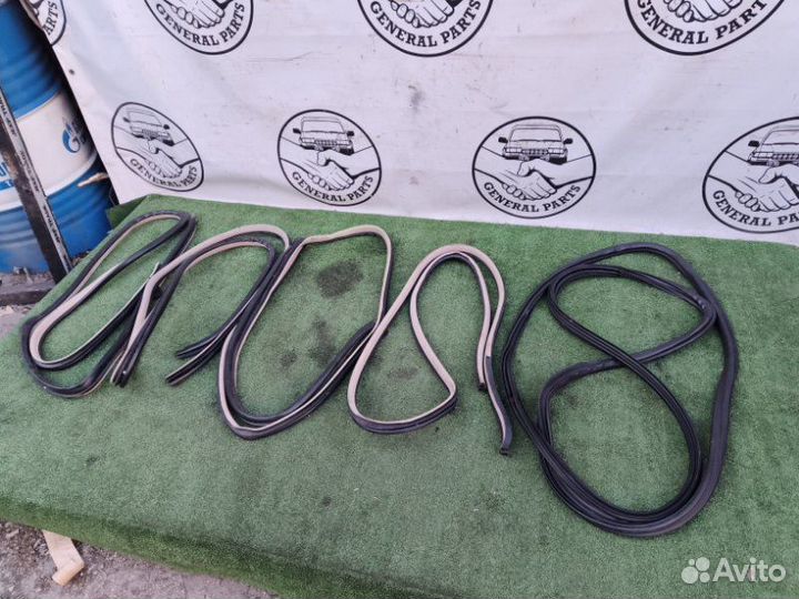 Уплотнительная резинка боковой двери Toyota Land