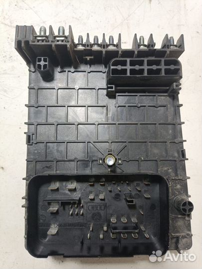 Блок предохранителей Volkswagen Passat b6