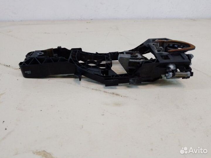 Кронштейн ручки Volkswagen Passat B6 2005-2010