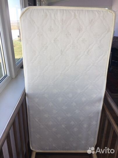 Кровать детская с матрасом