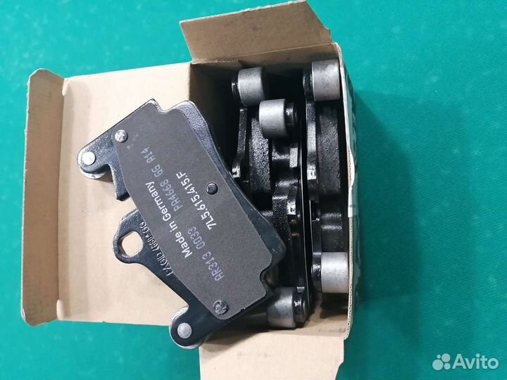 Комплект новых тормозных колодок