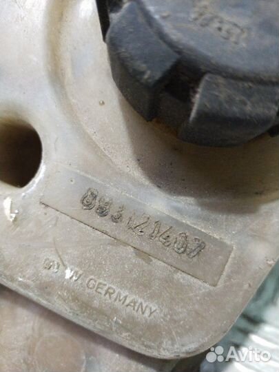 Бачок расширительный Audi А80 седан 1.8