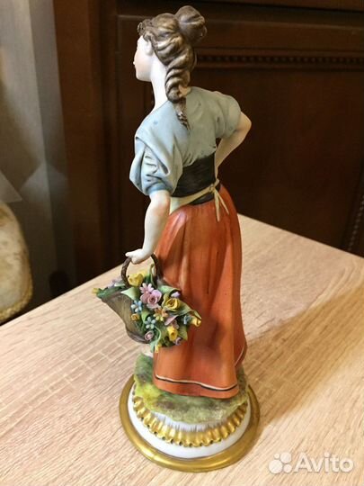 Статуэтка фарфор Tyche, Capodimonte, Италия