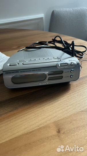 Часы-радиоприемник Sony ICF-C273L