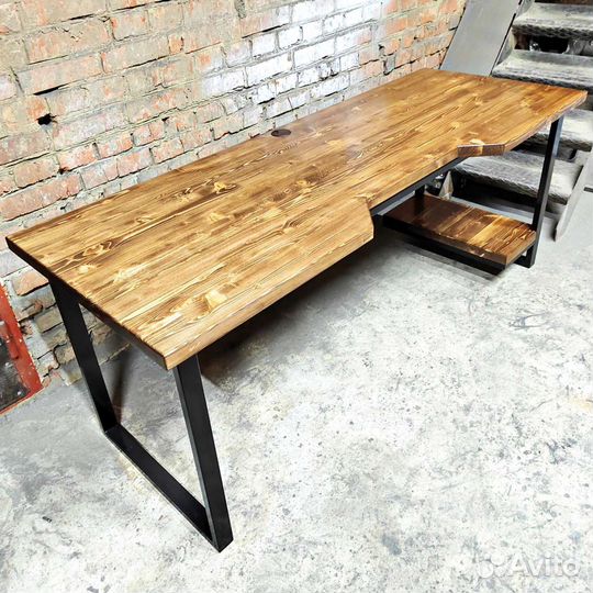 Компьютерный стол из массива сосны