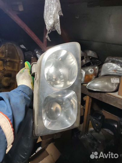 Передняя правая фара Hyundai Trajet