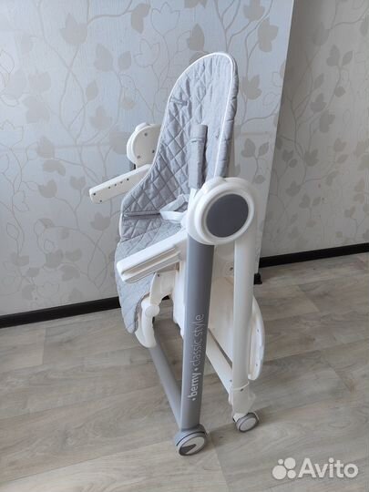 Стульчик для кормления Happy Baby Classic