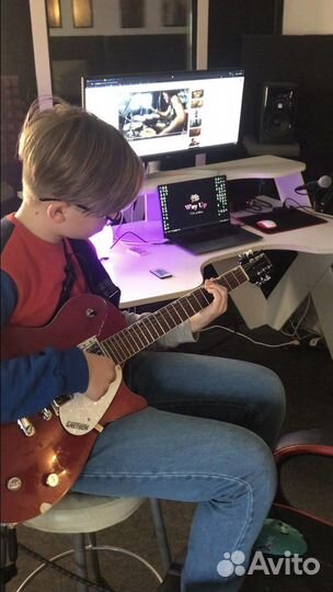 Преподаватель по гитаре