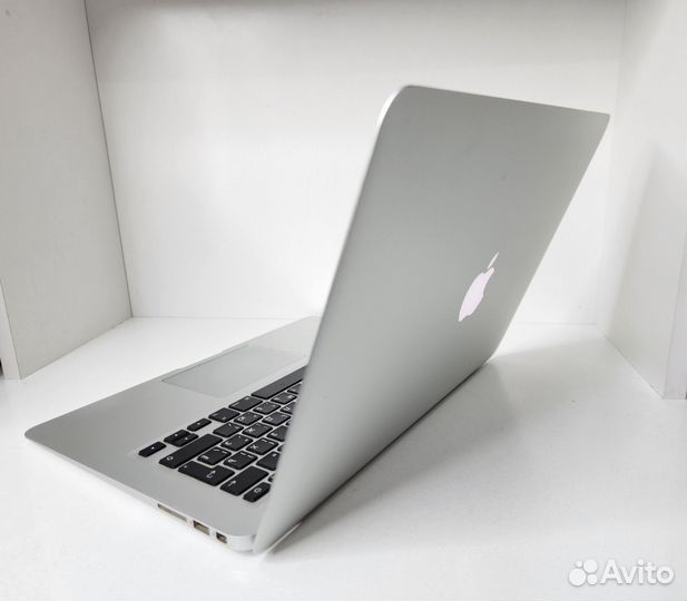 Macbook air 13 8/128gb,отличный акб