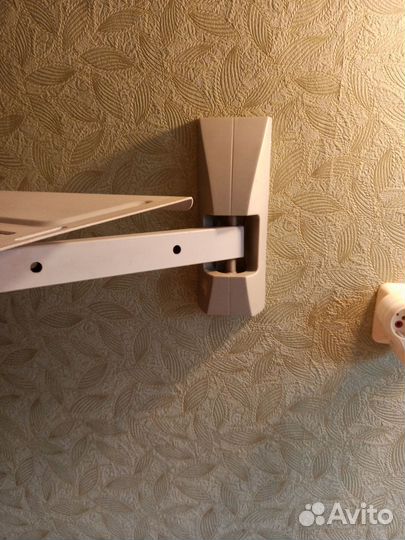 Подвесная полочка для телевизора