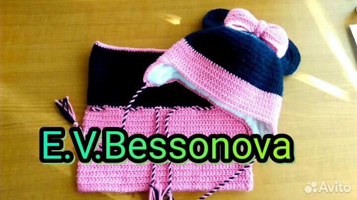 Зимний вязаный комплект: шапочка и снуд