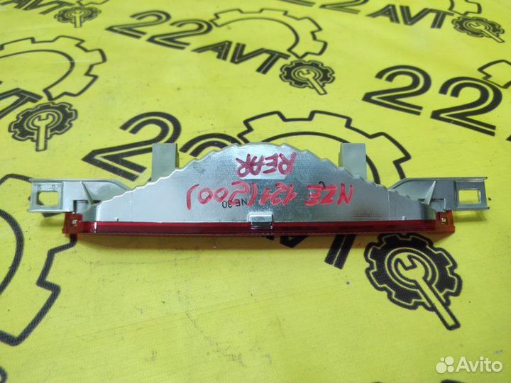 Стоп сигнал в крышку багажника Toyota Corolla