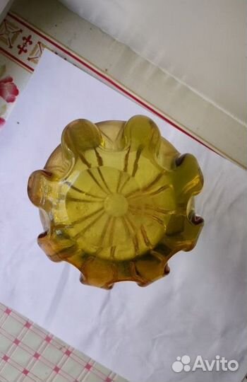 Ваза для цветов винтаж желтое стекло