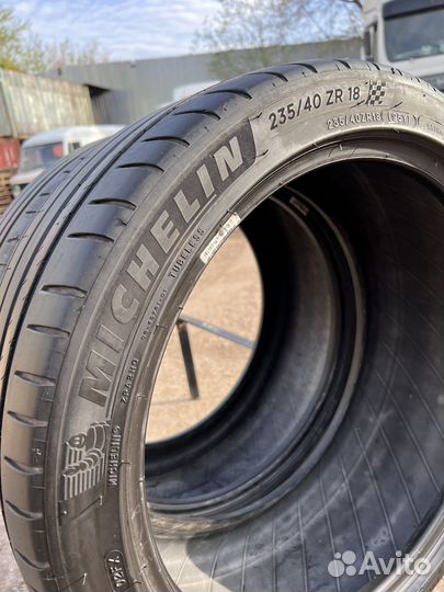 Michelin Pilot Sport 4 235/40 R18 95Y