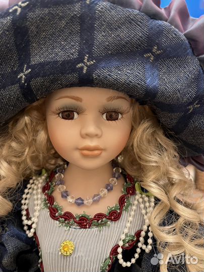 Кукла фарфоровая коллекционная