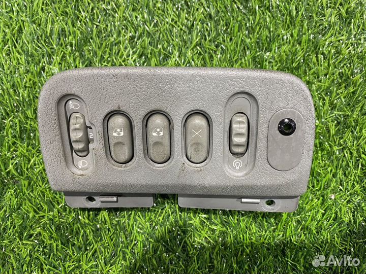 Блок управления стеклоподъемниками Renault Scenic