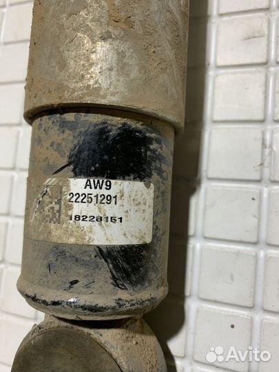 Амортизатор задний правый Cadillac Escalade 3