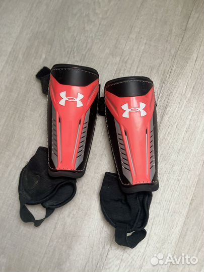 Футбольные щитки Under Armour