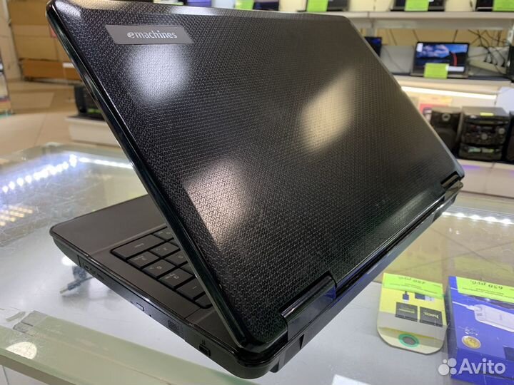 Ноутбук Emachines E525 15.6