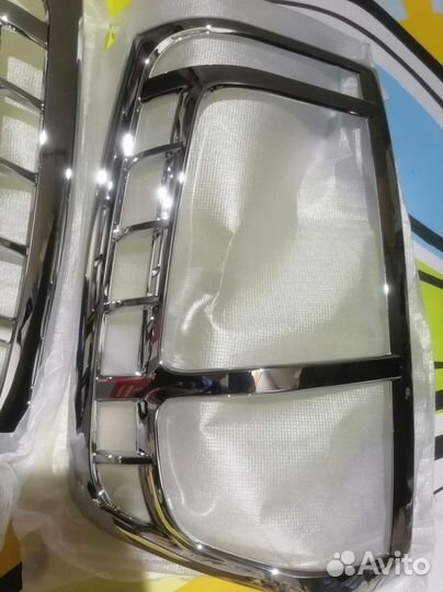 Накладка заднего фонаря KIA Carnival II