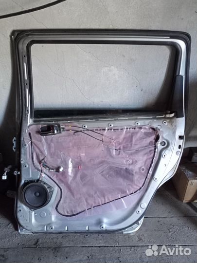 Дверь задняя правая боковая