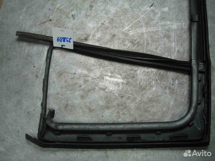 Уплотнитель Renault Megane II 2002-2009